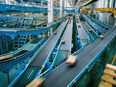 Uitgebreid transportsysteem met lopende banden voor bagage